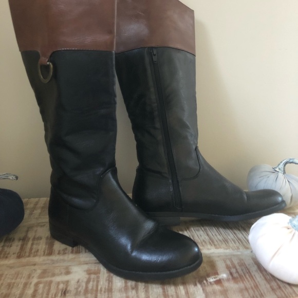 Target Shoes - Beautiful pair of Two Toned Boots 🖤🤎